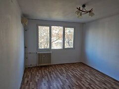 Piata Straduintei, Niculitel, vand apartament 3 camere