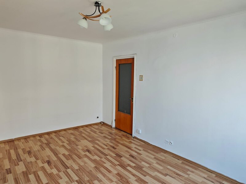 Piata Straduintei, Niculitel, vand apartament 3 camere